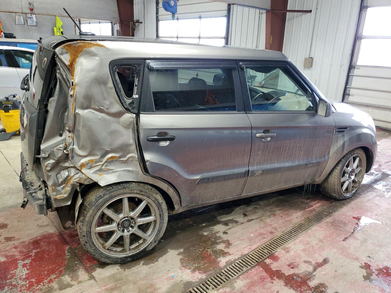 2011 KIA Soul VIN KNDJT2A28B7199154 Copart auction photo, rear end / side damage thumbnail 3