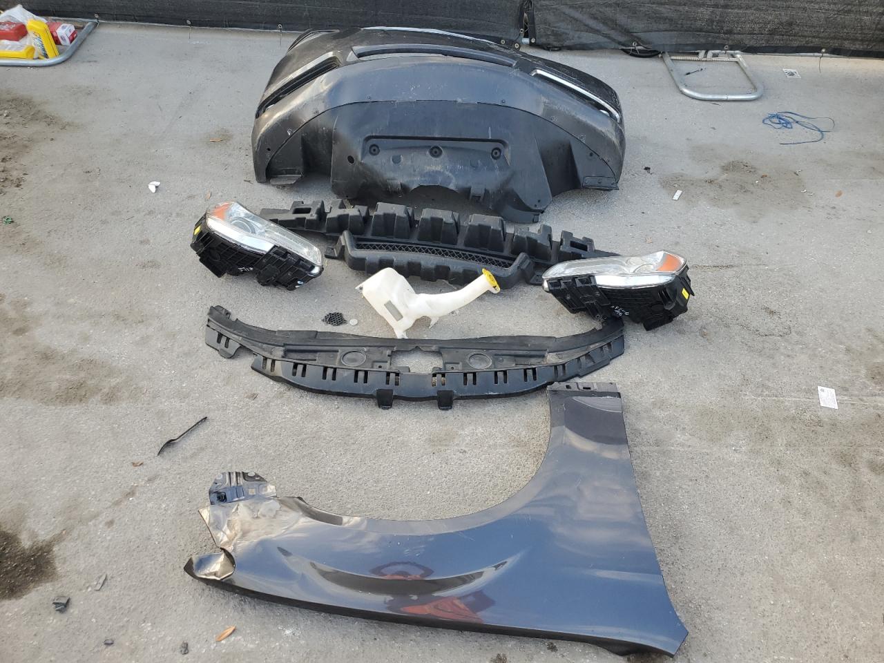 2013 Chrysler 300 VIN 2C3CCAEGXDH632543 Copart auction photo, front end / side damage thumbnail 12