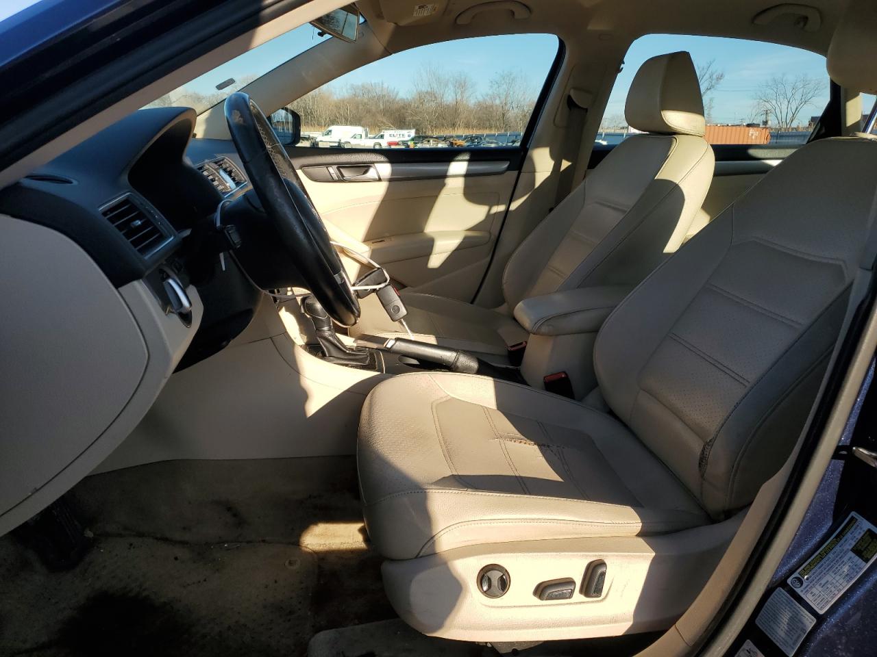 2015 Volkswagen Passat VIN 1VWAT7A31FC069930 Copart auction photo, front end damage thumbnail 7