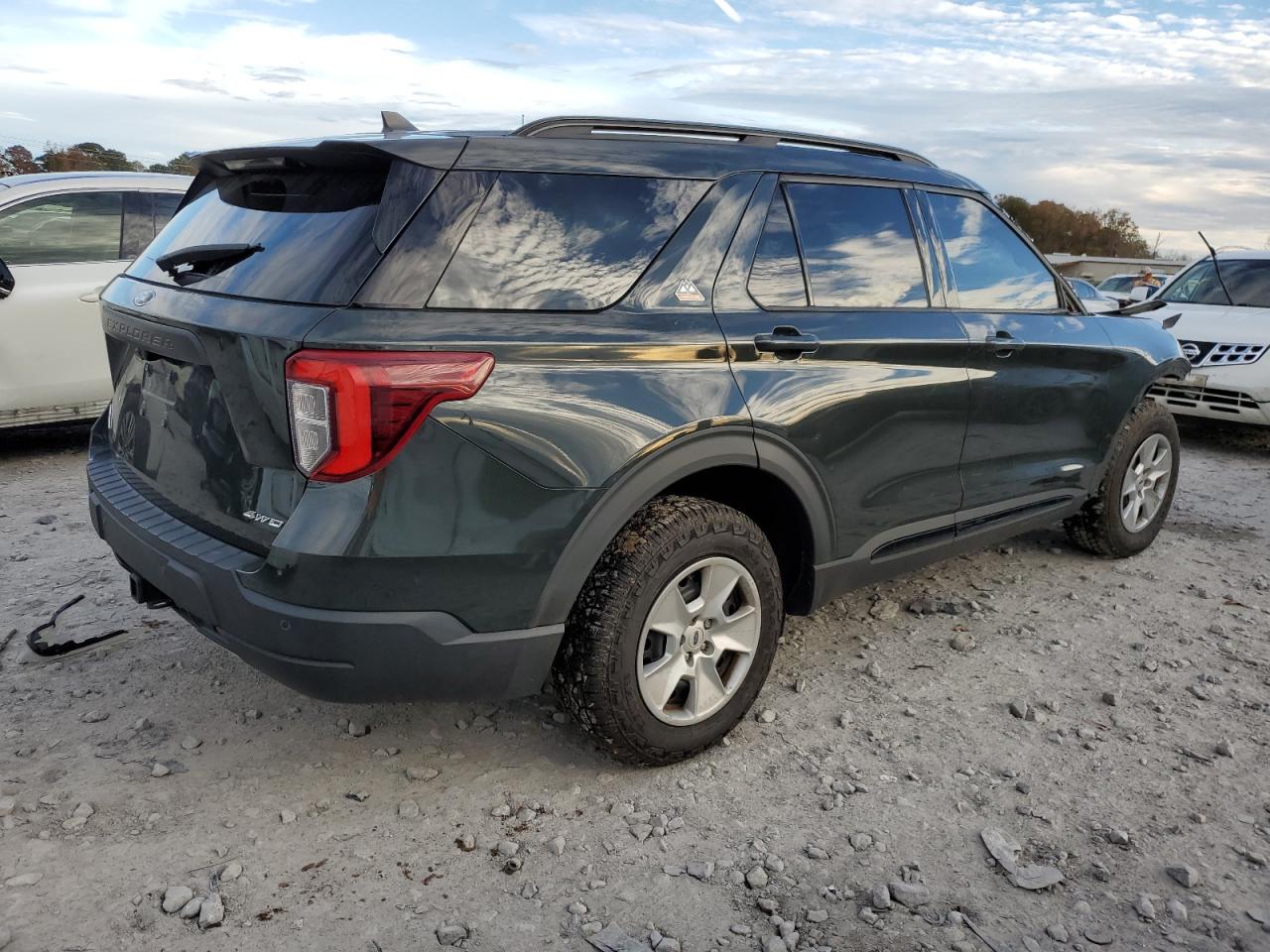 2021 Ford Explorer VIN 1FMSK8JH1MGC44710 Copart auction photo, all over damage thumbnail 3