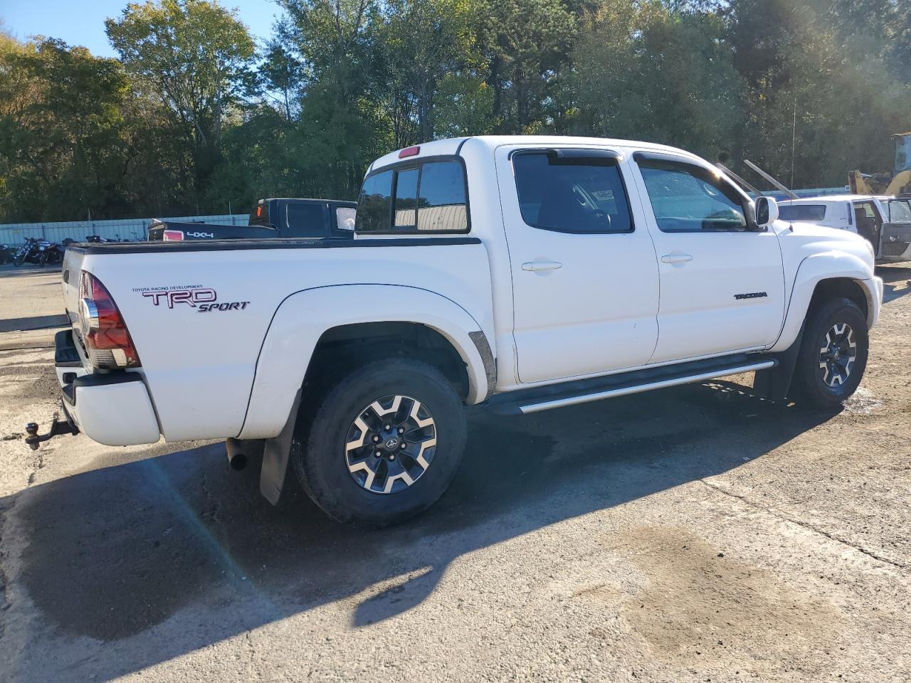 2011 Toyota Tacoma VIN 5TFJU4GN7BX007832 Copart auction photo, front end / side damage thumbnail 3