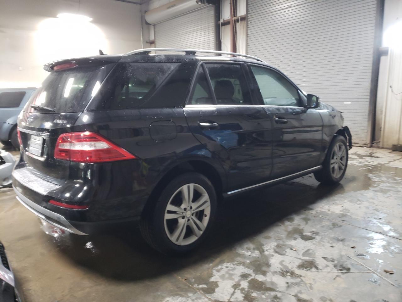 2015 Mercedes-Benz M-klasse VIN 4JGDA5HB3FA483242 Copart auction photo, front end damage thumbnail 3