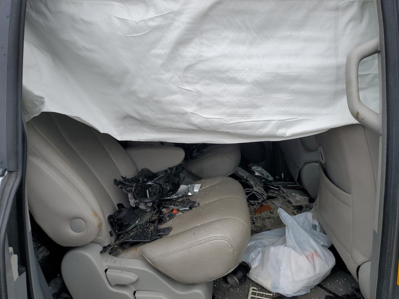 2011 Toyota Sienna VIN 5TDKK3DC1BS082796 Copart auction photo, biohazard/chemical / front end damage thumbnail 11