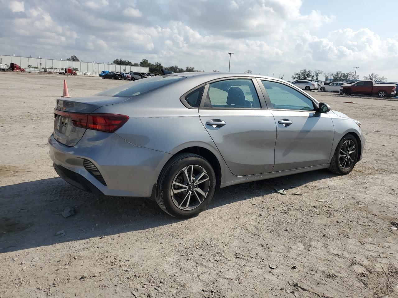 2022 KIA Forte VIN 3KPF24AD9NE424384 Copart auction photo, front end / side damage thumbnail 3
