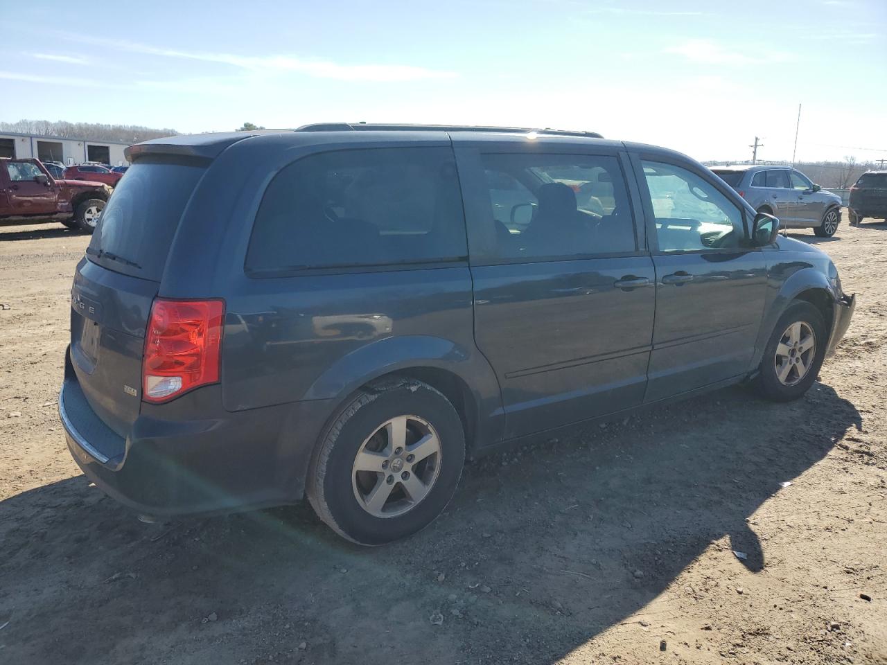 2013 Dodge Caravan VIN 2C4RDGCG0DR627824 Copart auction photo, front end / minor dent/scratches damage thumbnail 3