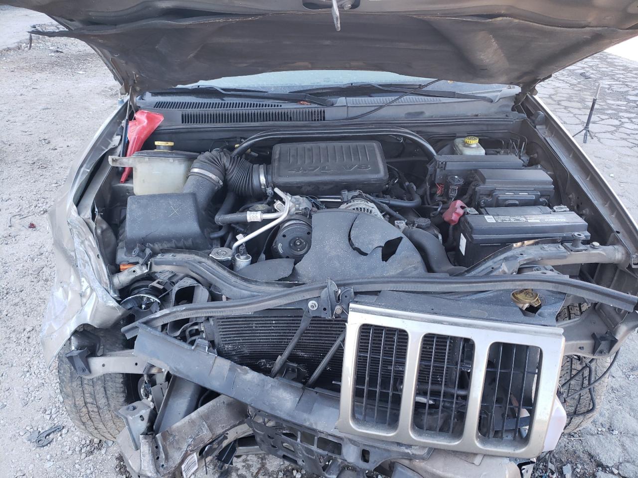 2005 Jeep Grand Cherokee VIN 1J4HR48N85C702759 Copart auction photo, front end damage thumbnail 11