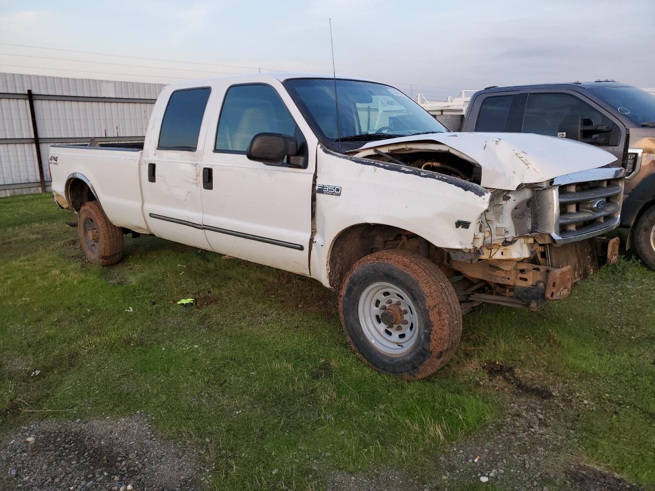 2000 Ford F350 VIN 1FTSW31SXYEC80940 Copart auction photo, front end / side damage thumbnail 4