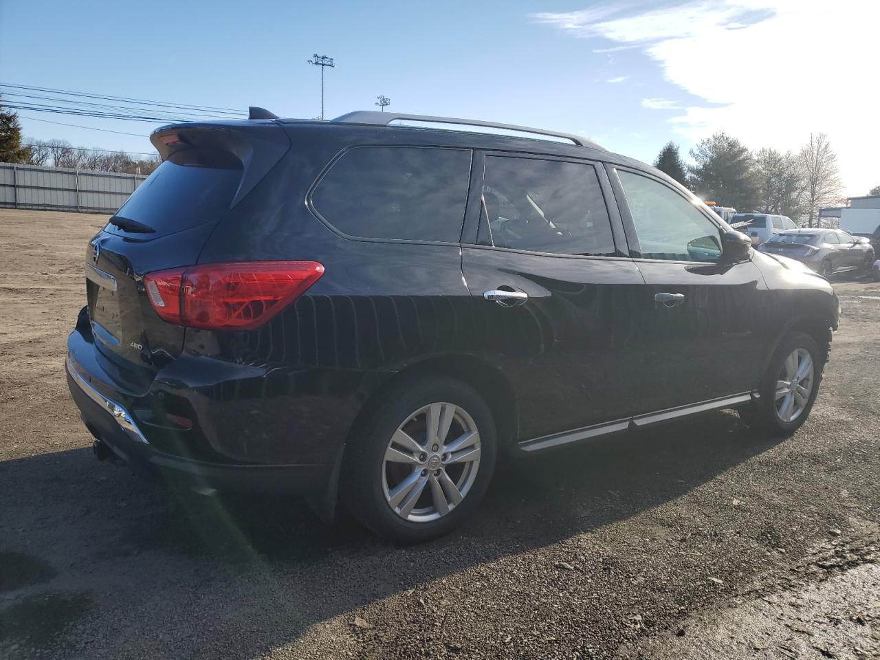 2019 Nissan Pathfinder VIN 5N1DR2MM7KC594289 Copart auction photo, front end / minor dent/scratches damage thumbnail 3