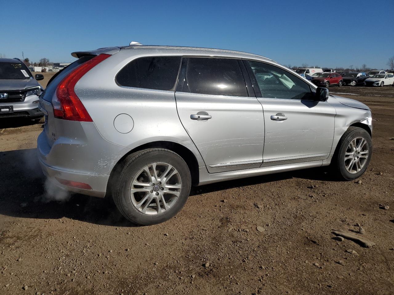 2015 Volvo XC60 VIN YV4612RK7F2643527 Copart auction photo, front end / minor dent/scratches damage thumbnail 3