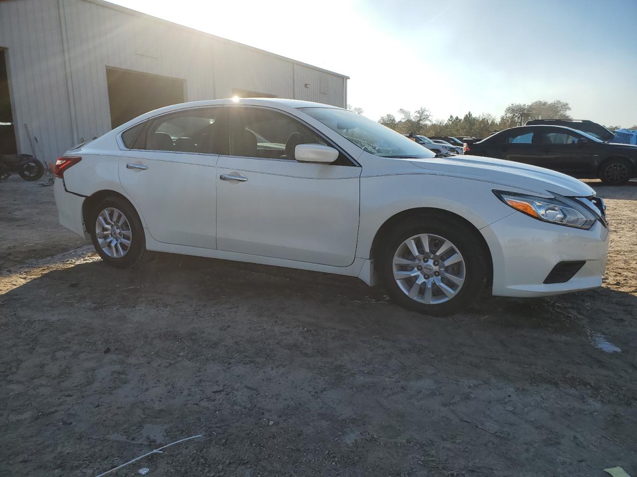 2016 Nissan Altima VIN 1N4AL3AP4GC183152 Copart auction photo, rear end / minor dent/scratches damage thumbnail 4