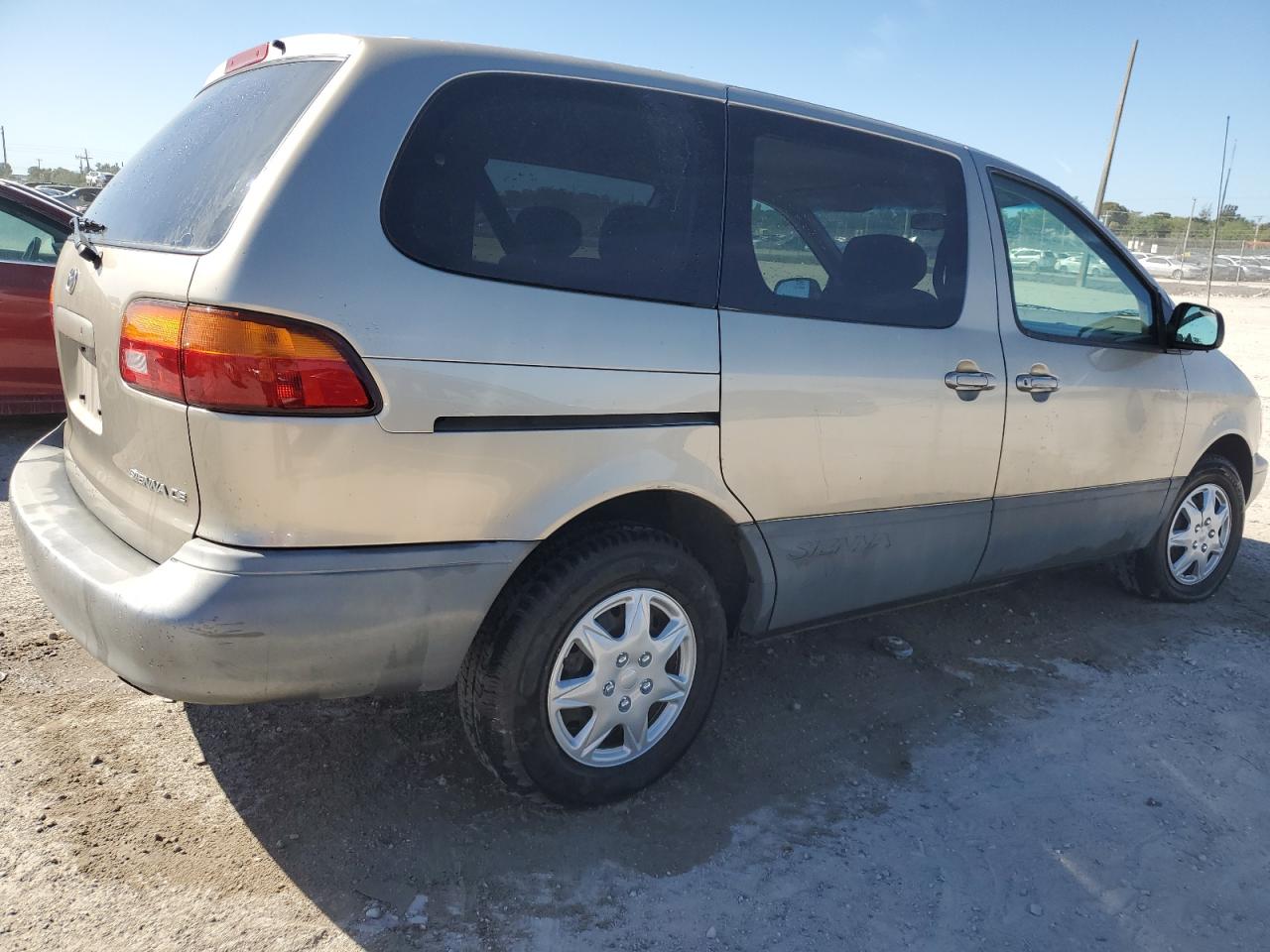 2000 Toyota Sienna VIN 4T3ZF19C5YU174226 Copart auction photo, mechanical / minor dent/scratches damage thumbnail 3