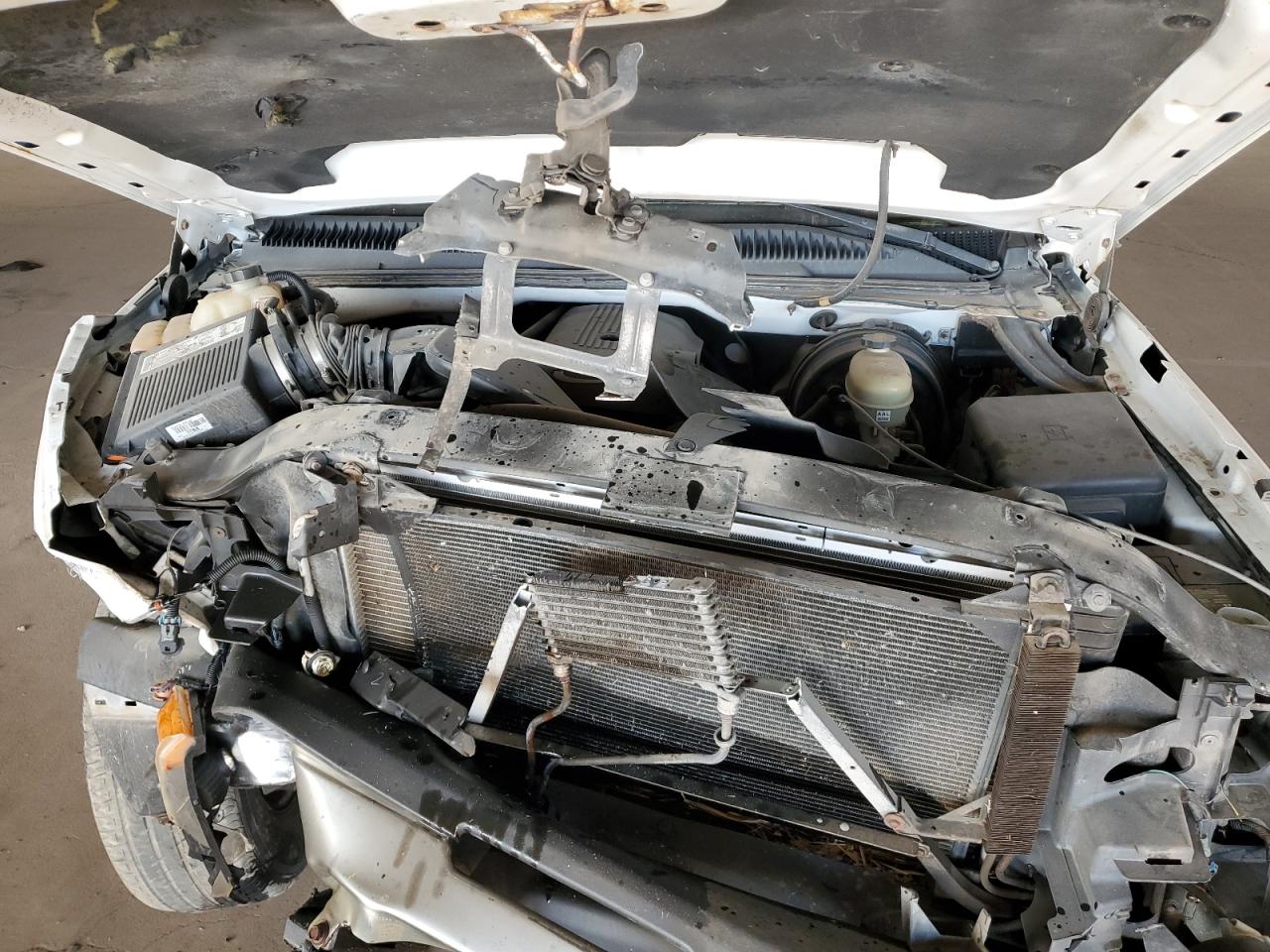 2006 Chevrolet Silverado VIN 1GCEK14V36Z246315 Copart auction photo, front end damage thumbnail 12