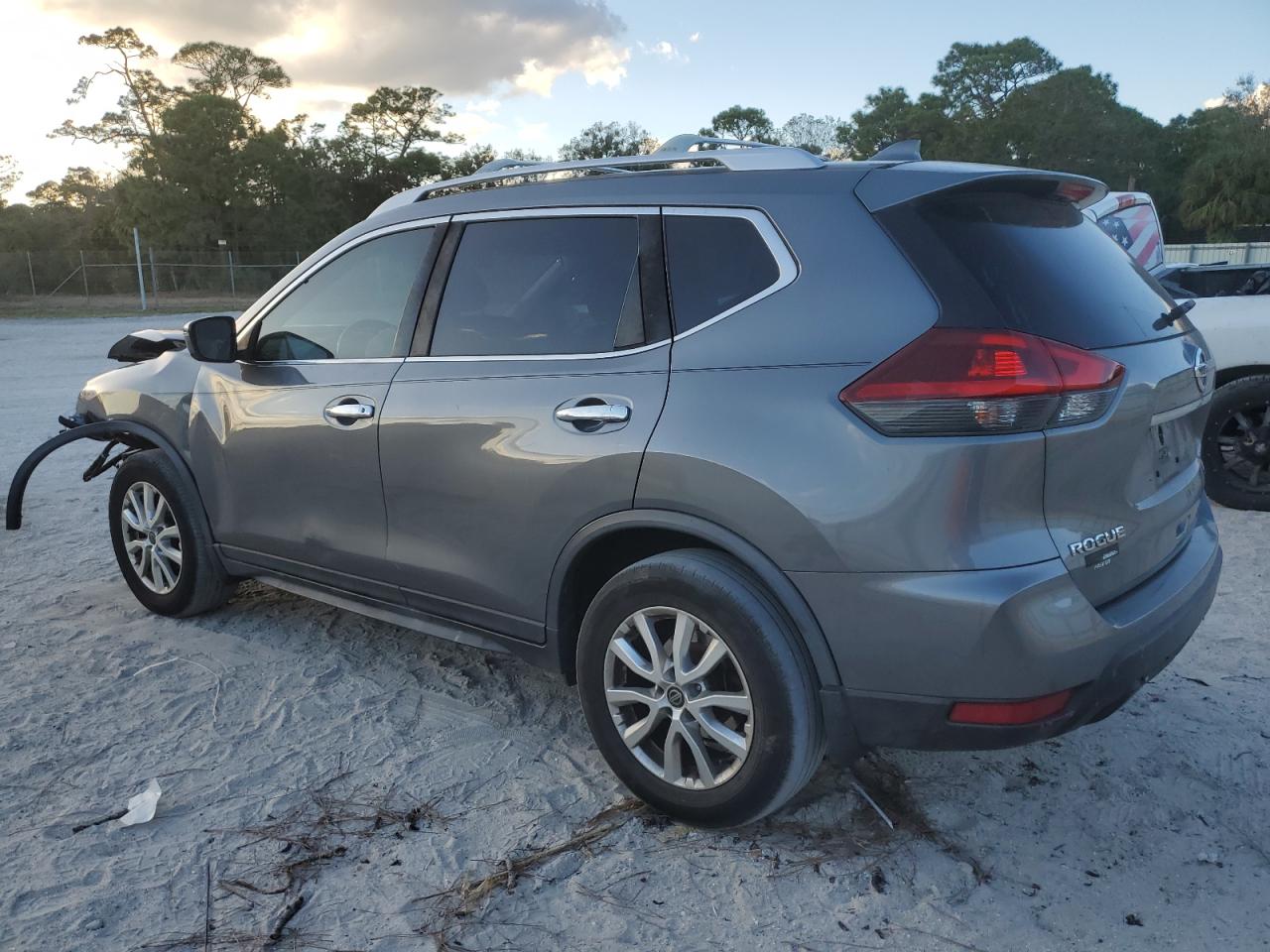 2020 Nissan Rogue VIN JN8AT2MT8LW033507 Copart auction photo, front end / side damage thumbnail 2