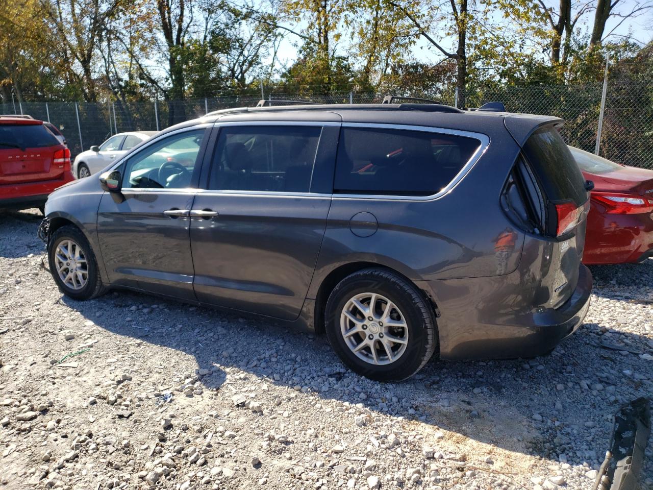 2020 Chrysler Voyager VIN 2C4RC1DG6LR144934 Copart auction photo, front end / minor dent/scratches damage thumbnail 2