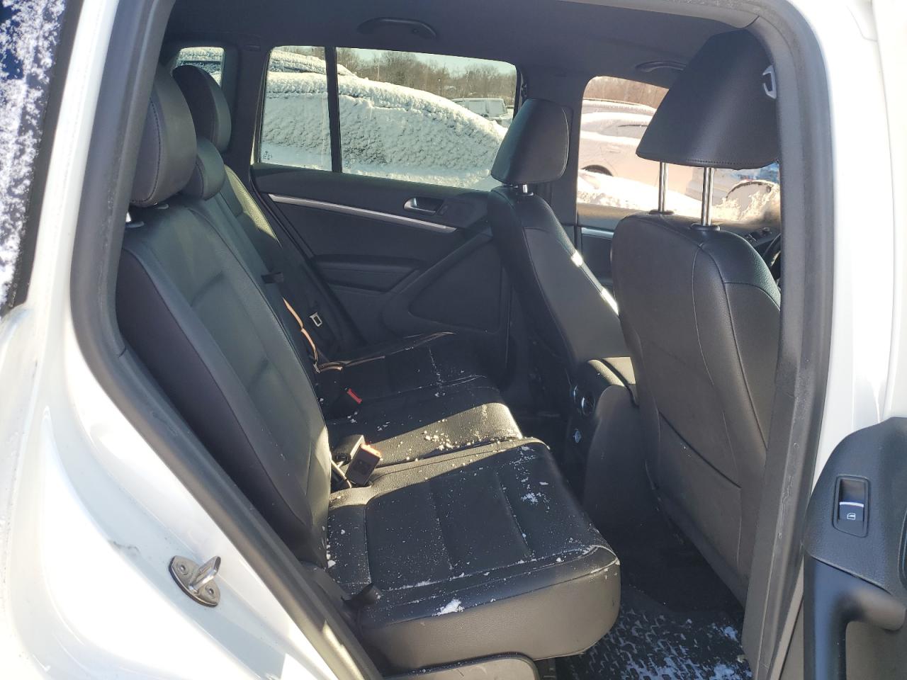 2016 Volkswagen Tiguan VIN WVGBV7AX0GW010030 Copart auction photo, front end damage thumbnail 10
