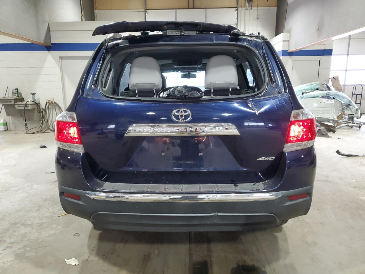 2012 Toyota Highlander VIN 5TDDK3EH6CS109799 Copart auction photo, rear end / minor dent/scratches damage thumbnail 6