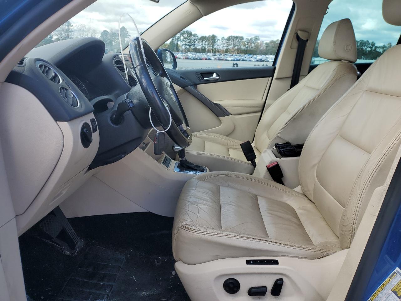 2010 Volkswagen Tiguan VIN WVGAV7AX7AW503545 Copart auction photo, front end / undercarriage damage thumbnail 7