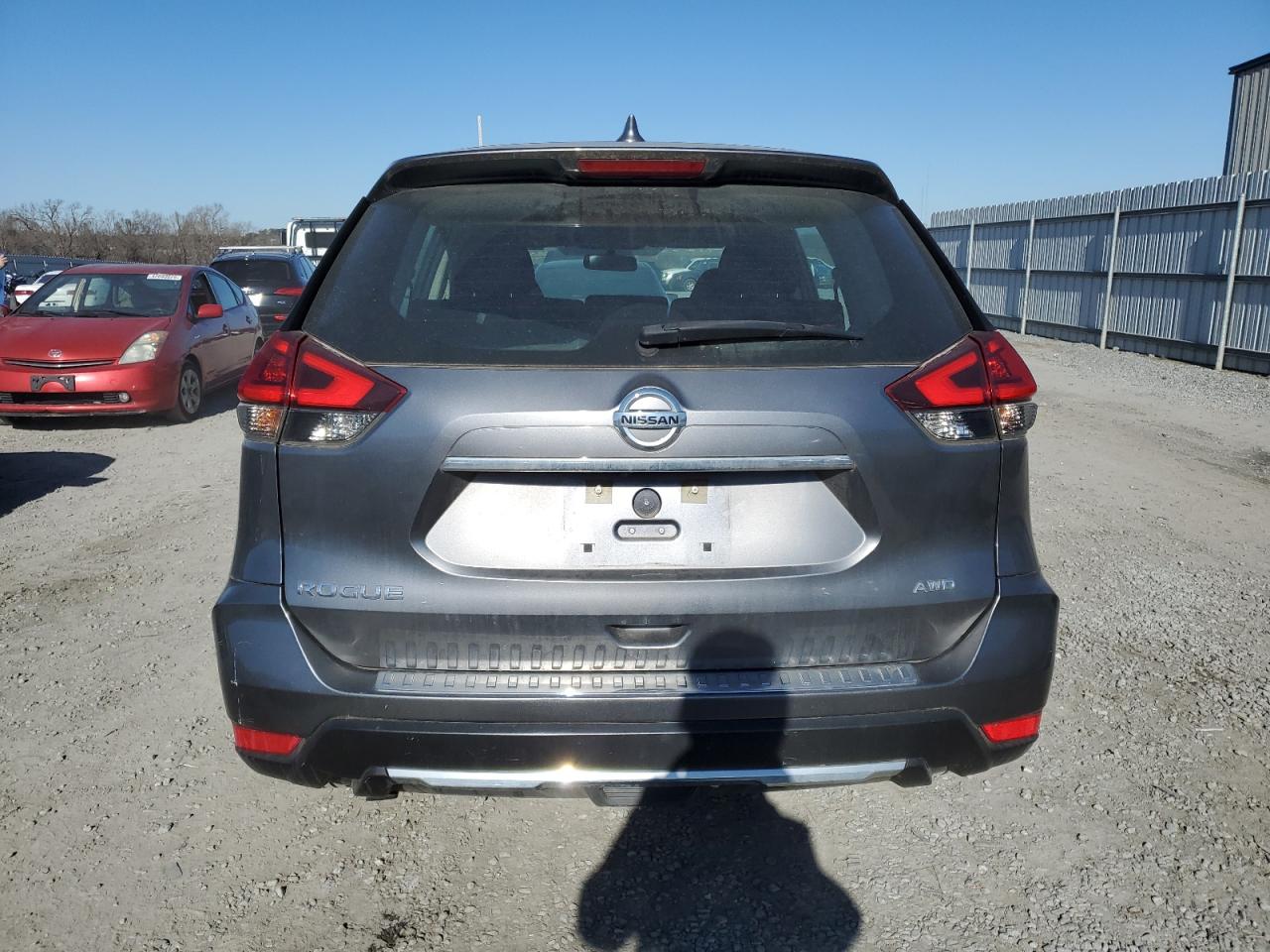 2018 Nissan Rogue VIN KNMAT2MV4JP503133 Copart auction photo, front end / minor dent/scratches damage thumbnail 6