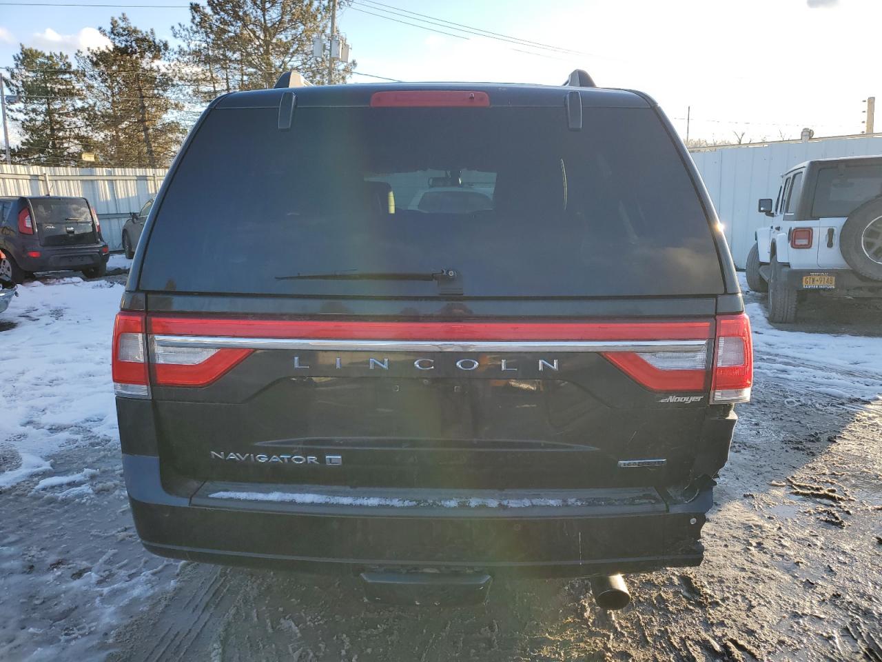 2015 Lincoln Navigator VIN 5LMJJ3JT8FEJ04543 Copart auction photo, front end / undercarriage damage thumbnail 6