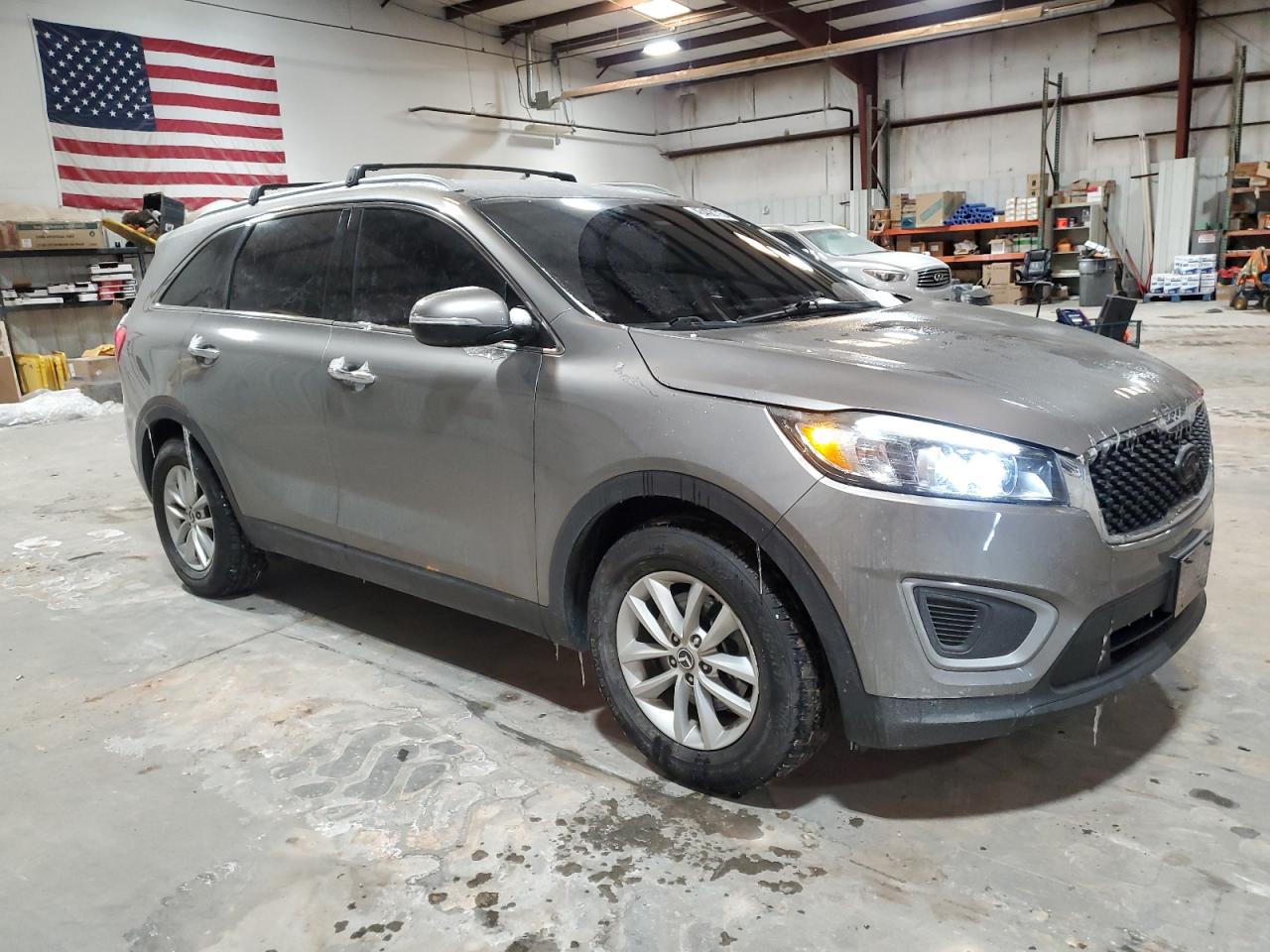2018 KIA Sorento VIN 5XYPG4A35JG426305 Copart auction photo, side / undercarriage damage thumbnail 4