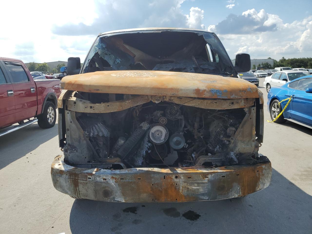 2005 Chevrolet Express VIN 1GCGG25V351109984 Copart auction photo, burn damage thumbnail 5