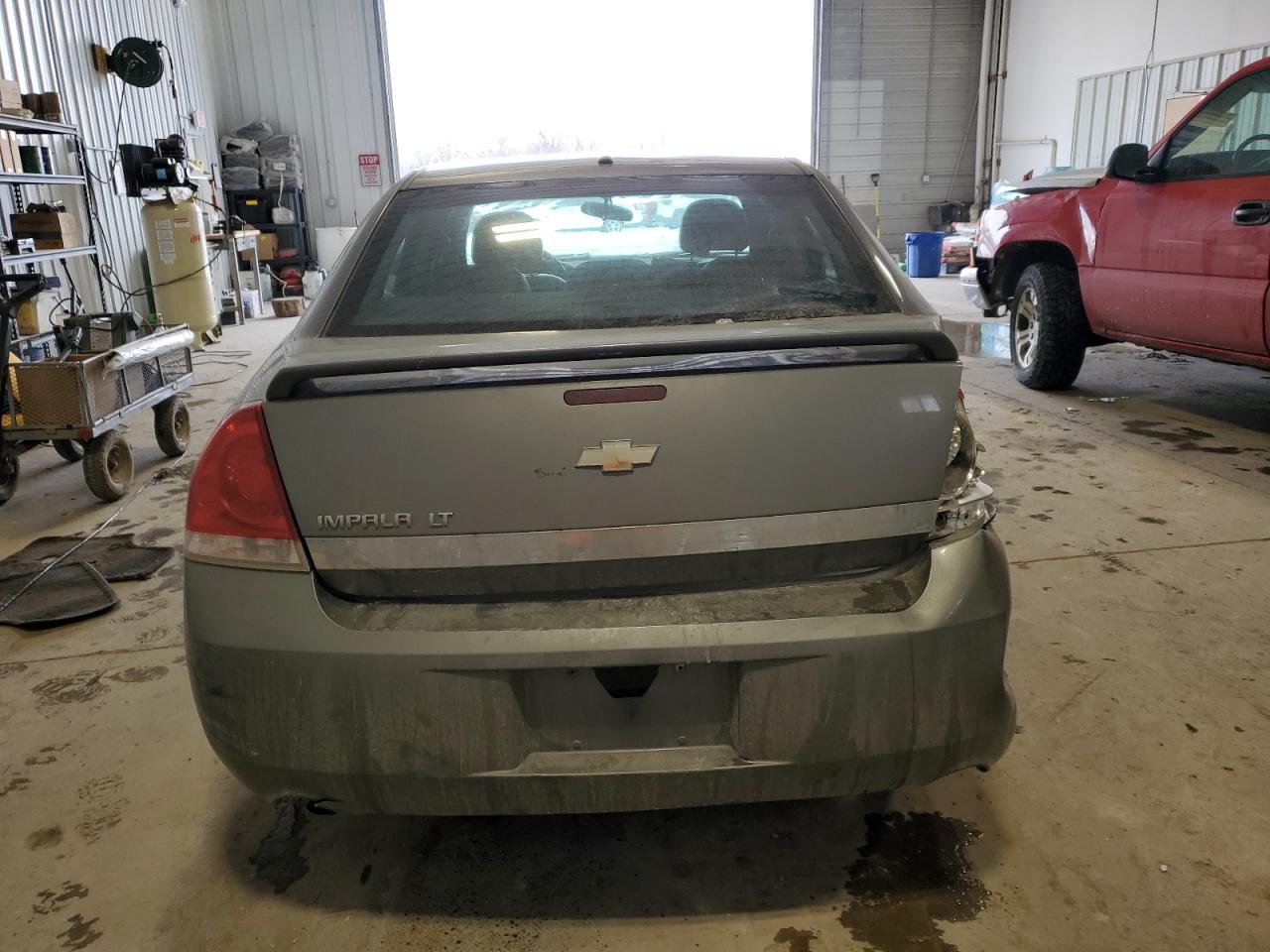 2006 Chevrolet Impala VIN 2G1WC581269380316 Copart auction photo, side / rear end damage thumbnail 6