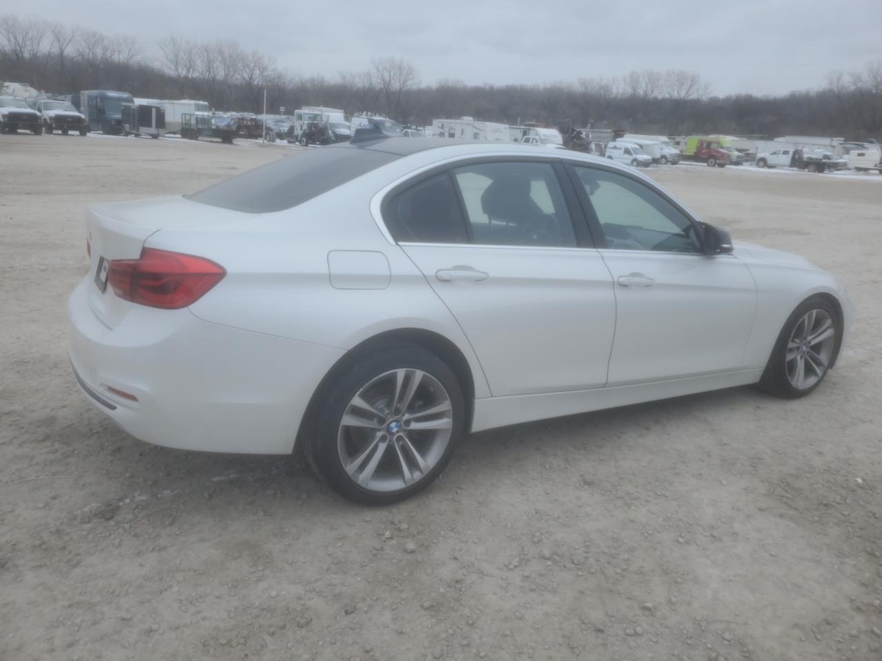 2018 BMW 3er VIN WBA8D9G5XJNU67540 Copart auction photo, undercarriage / minor dent/scratches damage thumbnail 3