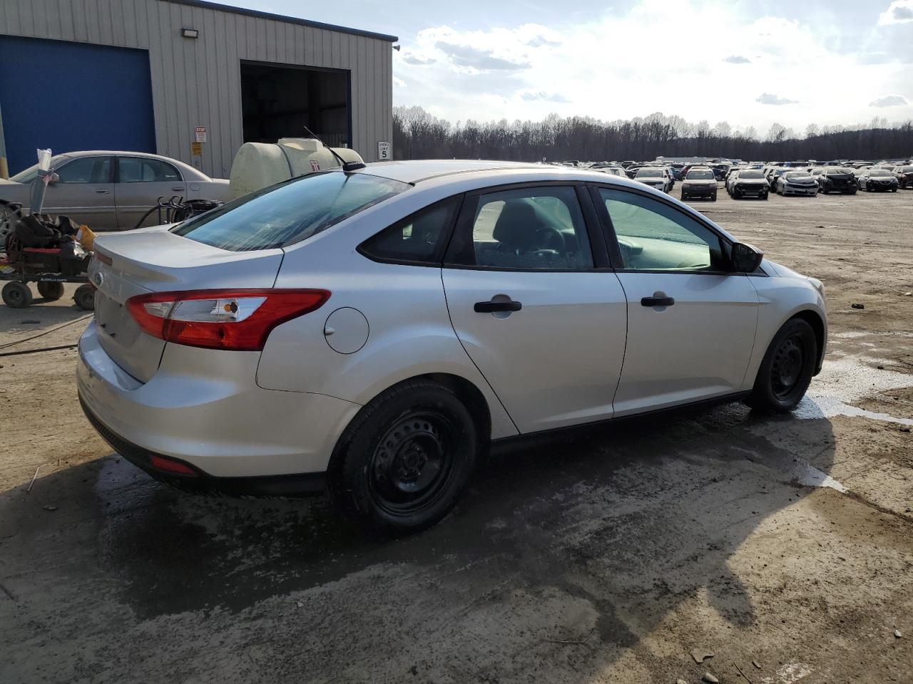 2013 Ford Focus VIN 1FADP3E2XDL332451 Copart auction photo, front end damage thumbnail 3