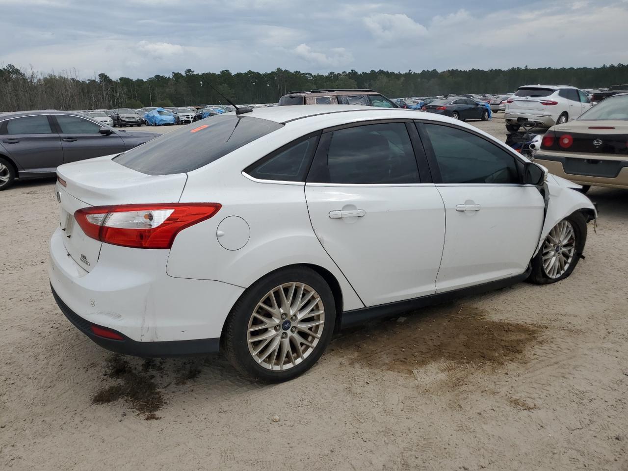 2012 Ford Focus VIN 1FAHP3H20CL424597 Copart auction photo, front end damage thumbnail 3