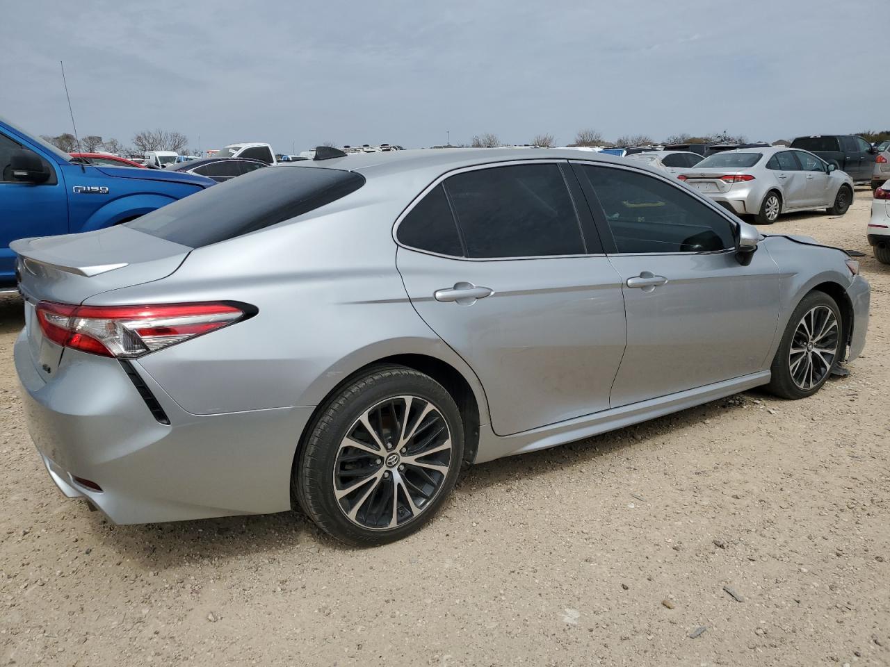 2018 Toyota Camry VIN 4T1B11HK0JU106729 Copart auction photo, front end / side damage thumbnail 3