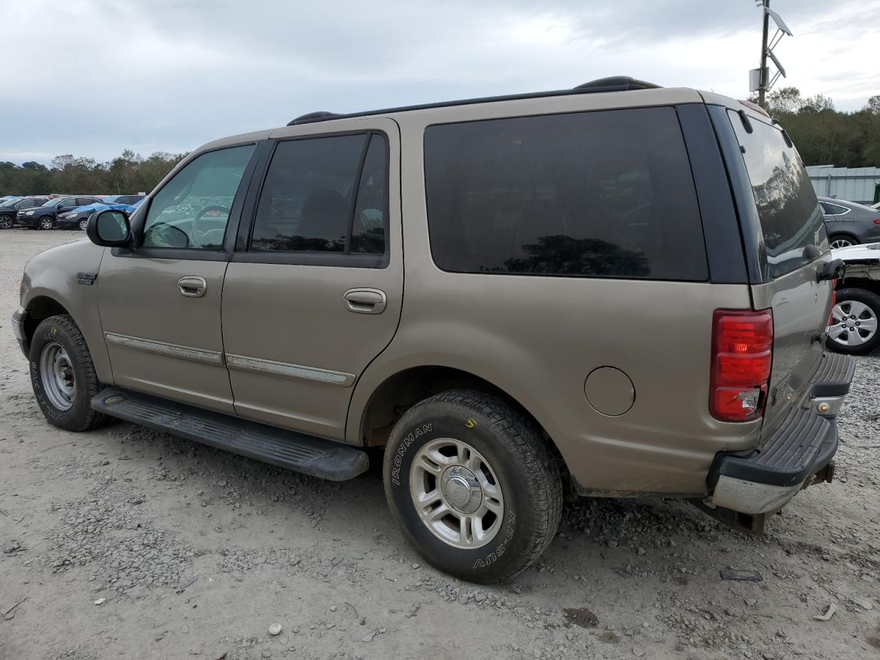 2002 Ford Expedition VIN 1FMRU15W82LA56733 Copart auction photo, front end damage thumbnail 2