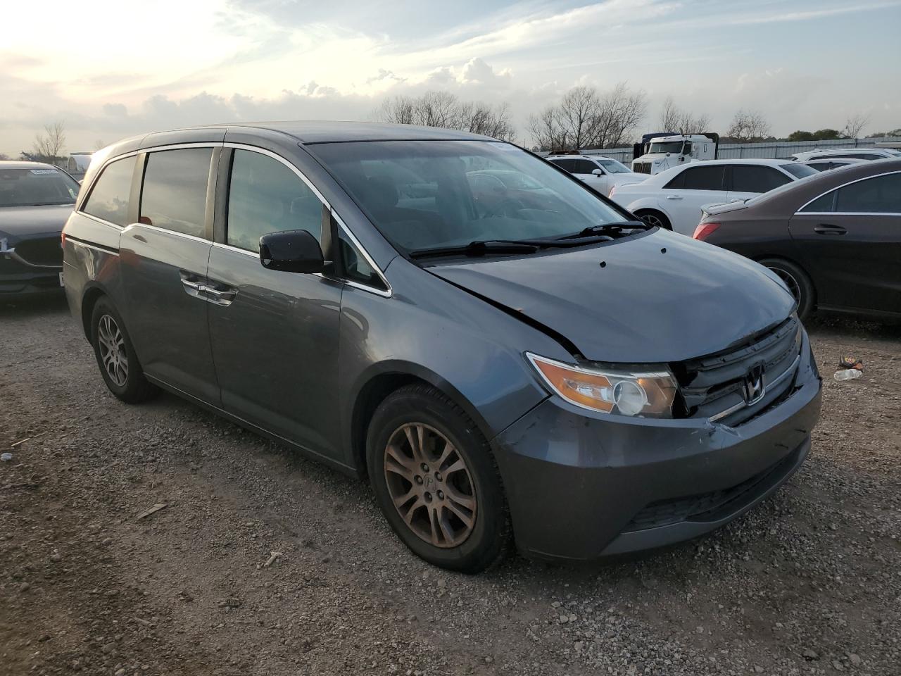 2013 Honda Odyssey VIN 5FNRL5H41DB012412 Copart auction photo, front end / rear end damage thumbnail 4