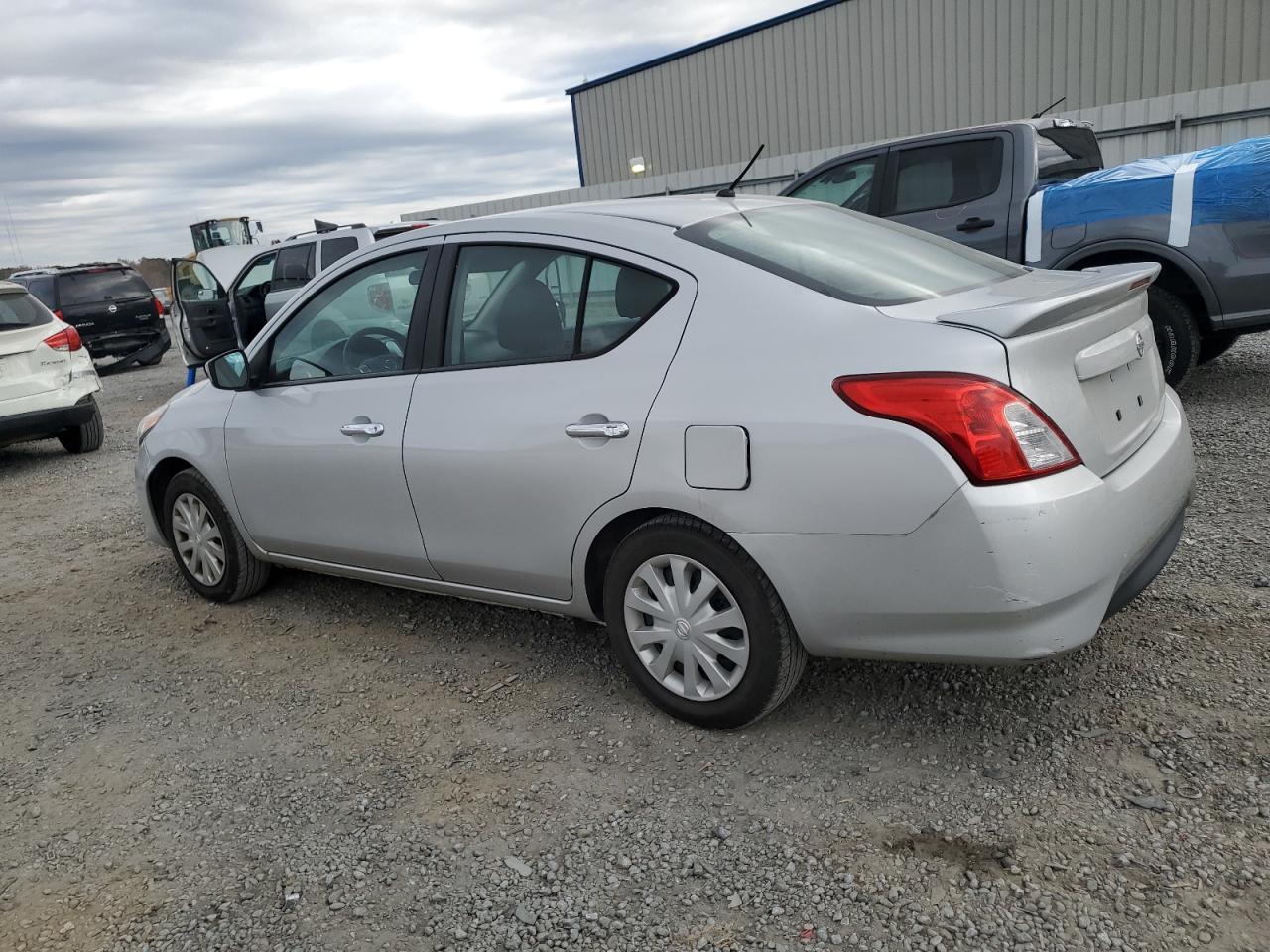 2015 Nissan Versa VIN 3N1CN7AP7FL907877 Copart auction photo, front end damage thumbnail 2