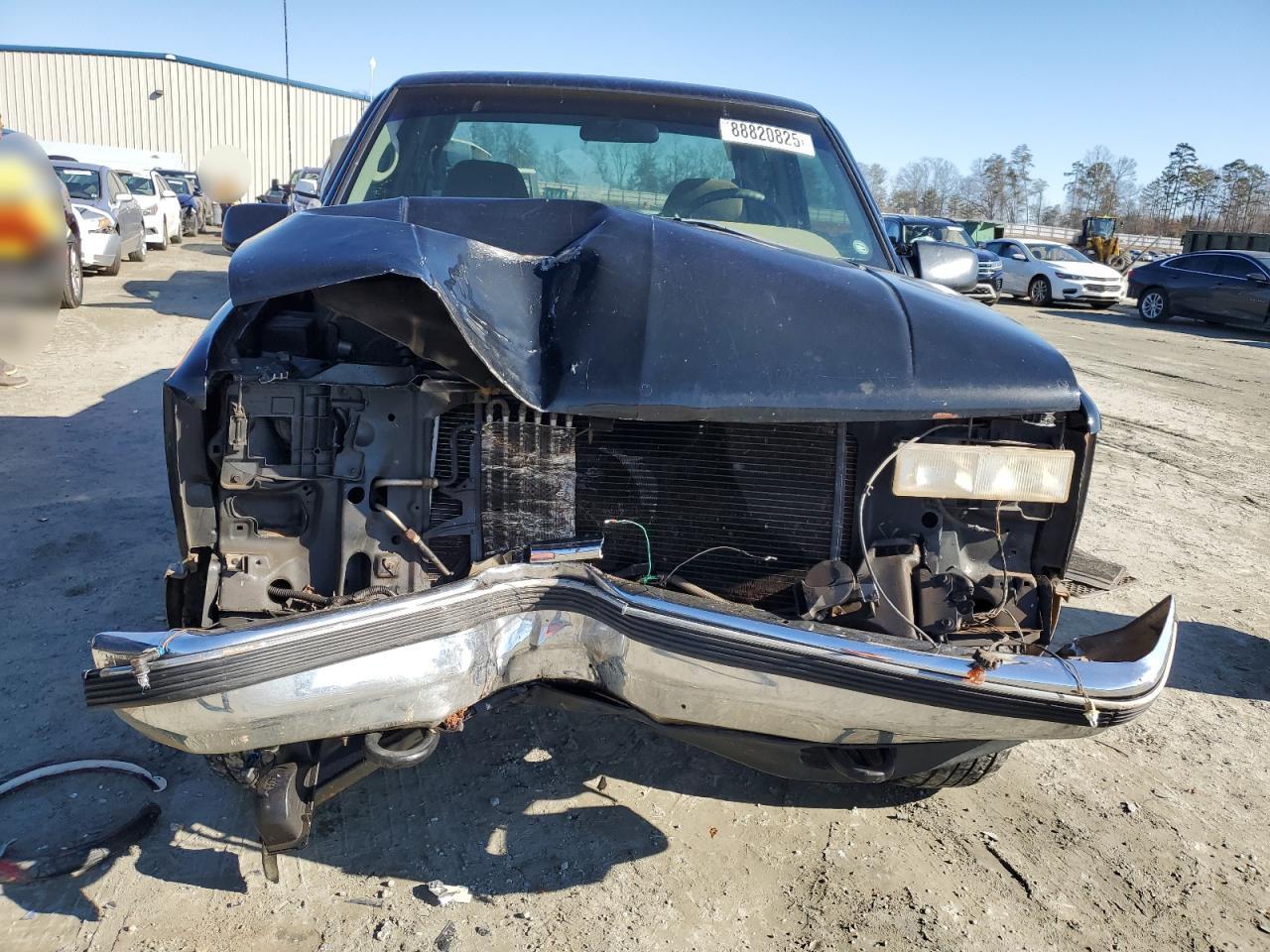 1998 Chevrolet GMT-400 VIN 1GCEK19R7WE176305 Copart auction photo, front end damage thumbnail 5