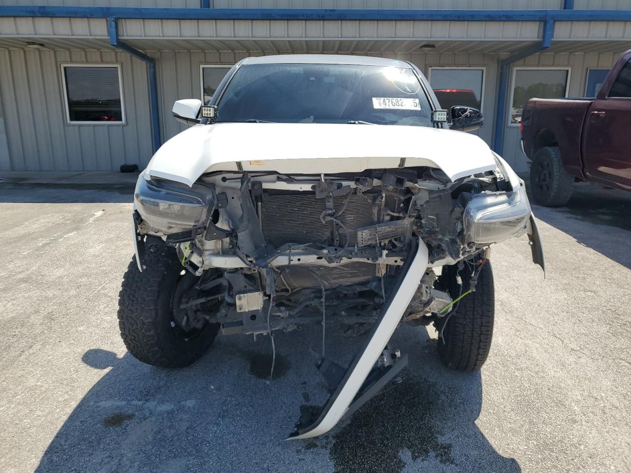 2020 Toyota Tacoma VIN 3TMCZ5AN2LM304328 Copart auction photo, front end / minor dent/scratches damage thumbnail 5