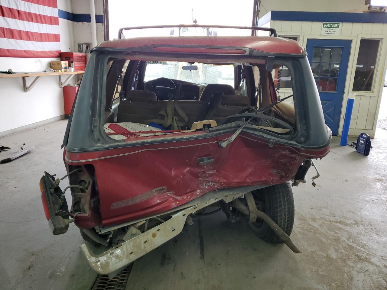 1995 Ford Explorer VIN 1FMDU34X8SUA34919 Copart auction photo, rear end / side damage thumbnail 6
