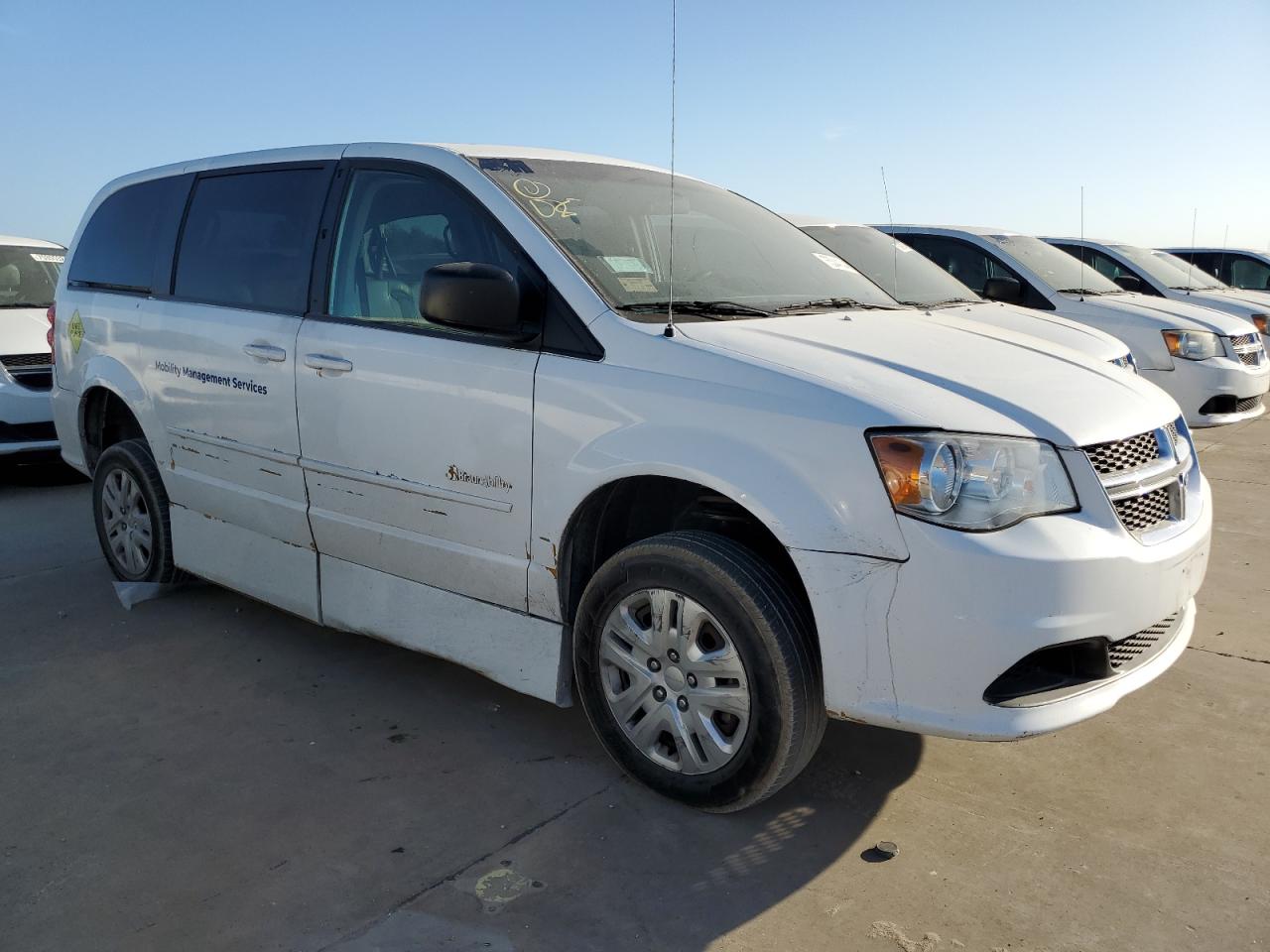2017 Dodge Caravan VIN 2C4RDGBG2HR776548 Copart auction photo, minor dent/scratches damage thumbnail 4