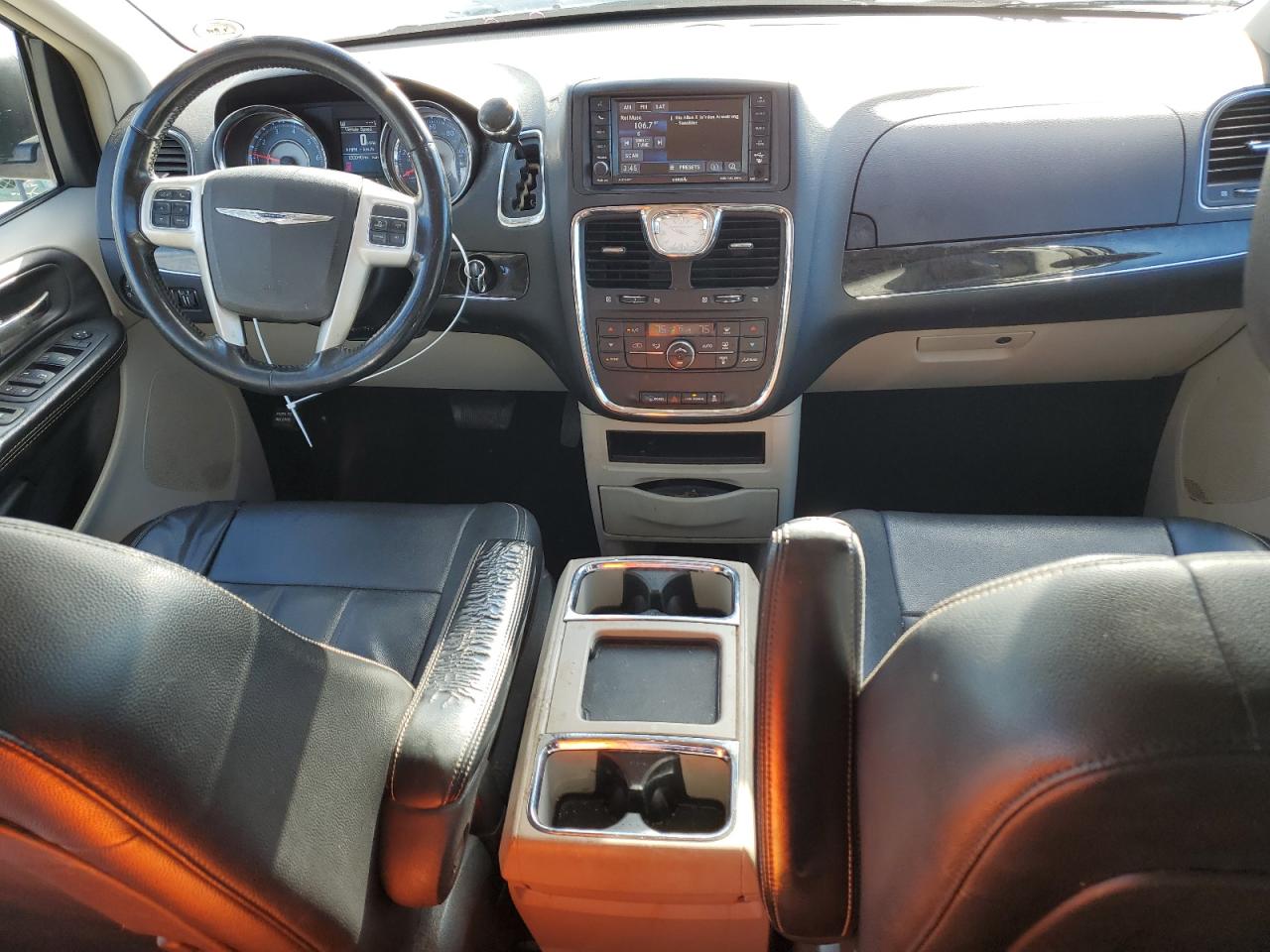 2015 Chrysler Town & Country VIN 2C4RC1BG4FR645117 Copart auction photo, front end damage thumbnail 8