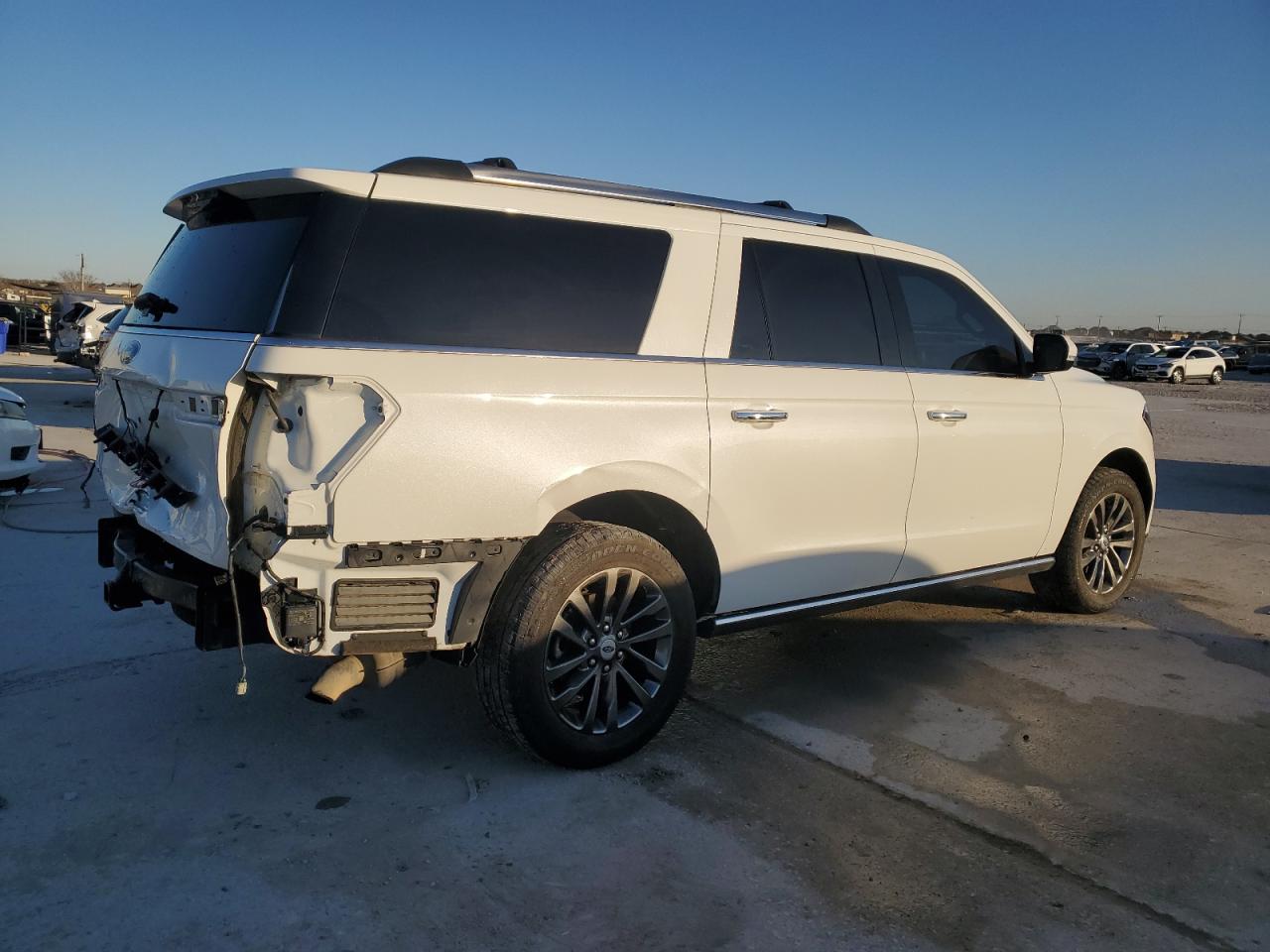 2021 Ford Expedition VIN 1FMJK1KT6MEA84230 Copart auction photo, rear end / minor dent/scratches damage thumbnail 3