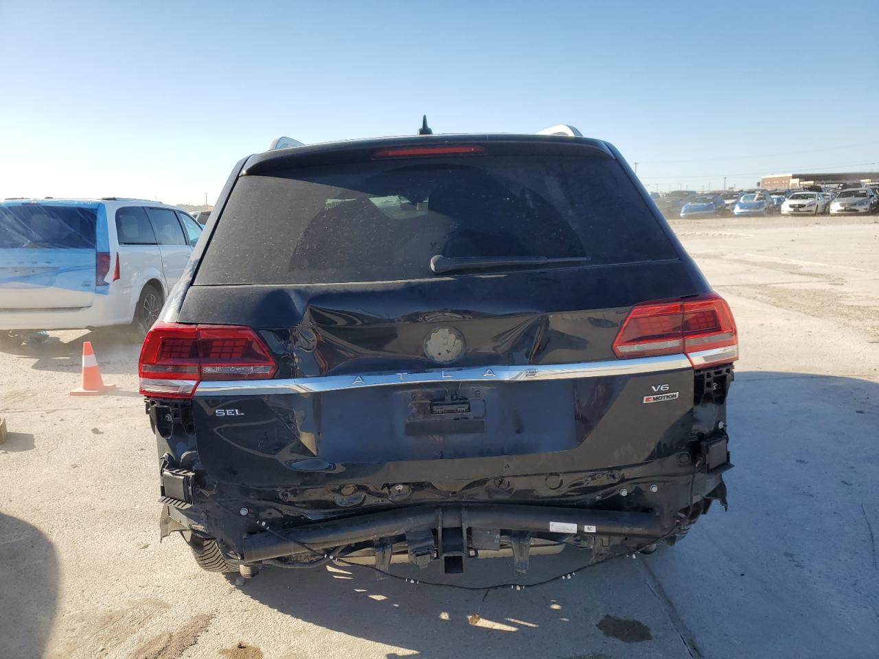 2018 Volkswagen Atlas VIN 1V2NR2CA1JC553556 Copart auction photo, front end / rear end damage thumbnail 6