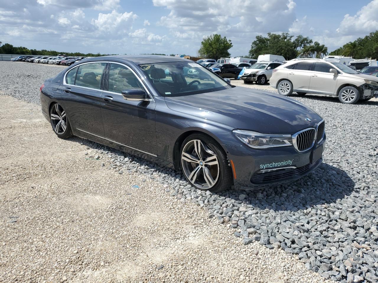 2017 BMW 7er VIN WBA7F2C54HG422160 Copart auction photo, side / front end damage thumbnail 4