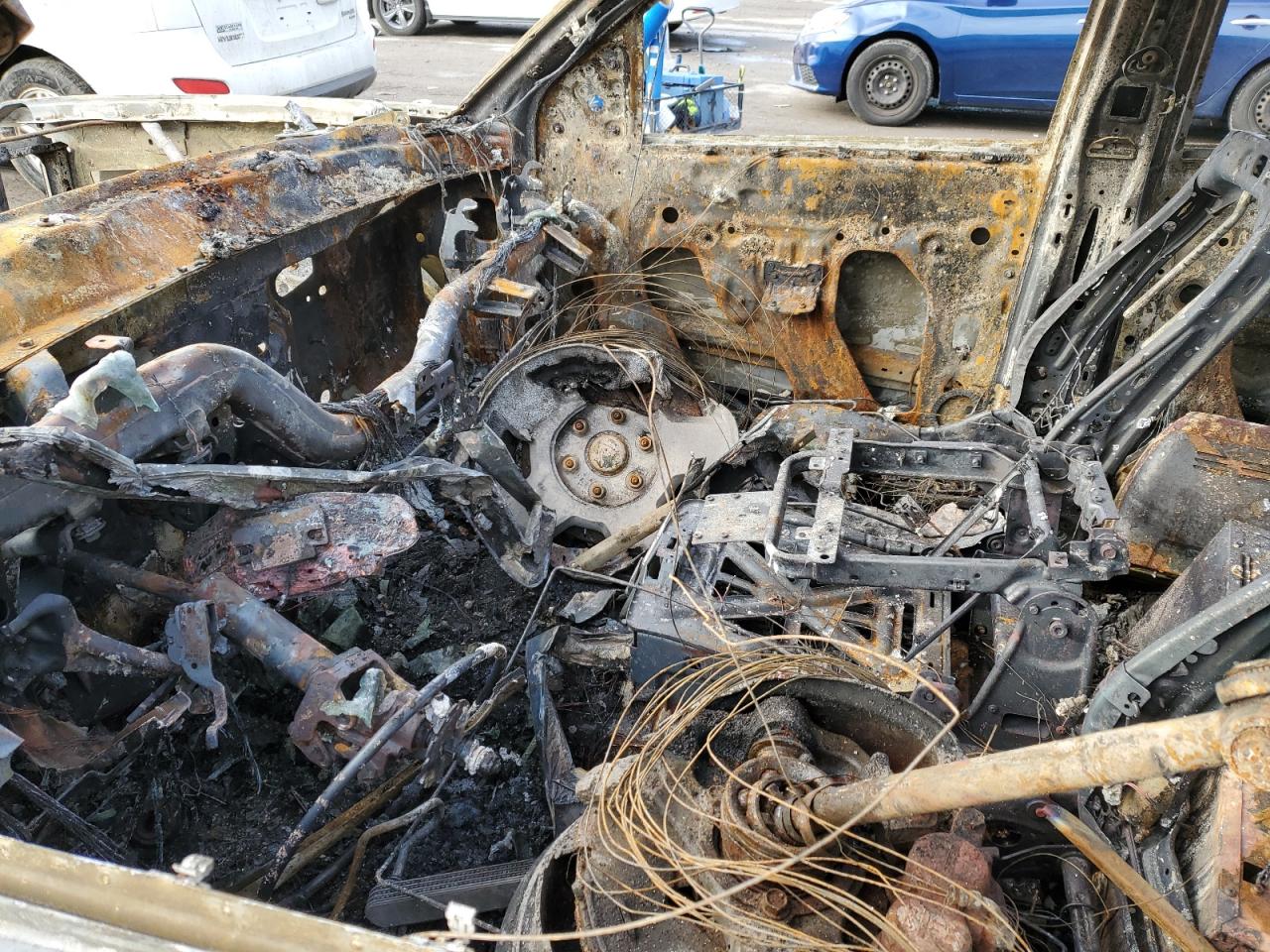 2014 Chevrolet Silverado VIN 3GCUKREC7EG187615 Copart auction photo, burn damage thumbnail 7