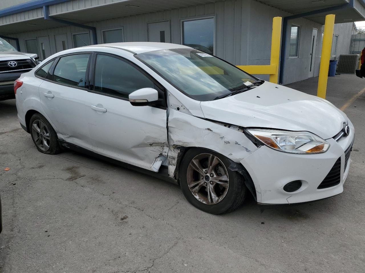 2014 Ford Focus VIN 1FADP3F28EL228833 Copart auction photo, front end / side damage thumbnail 4