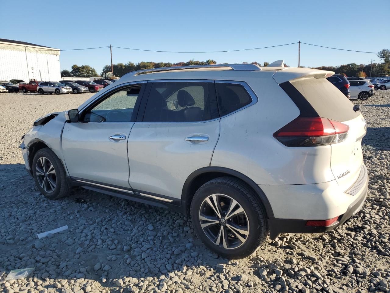 2017 Nissan Rogue VIN JN8AT2MV1HW018288 Copart auction photo, front end / minor dent/scratches damage thumbnail 2