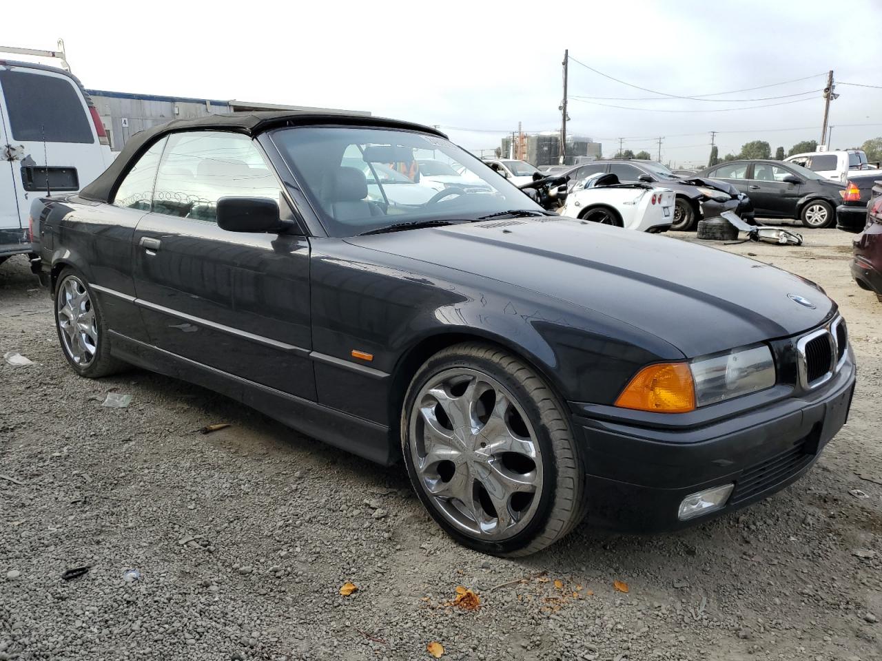 1999 BMW 3er VIN WBABJ833XXEM22958 Copart auction photo, rear end / side damage thumbnail 4