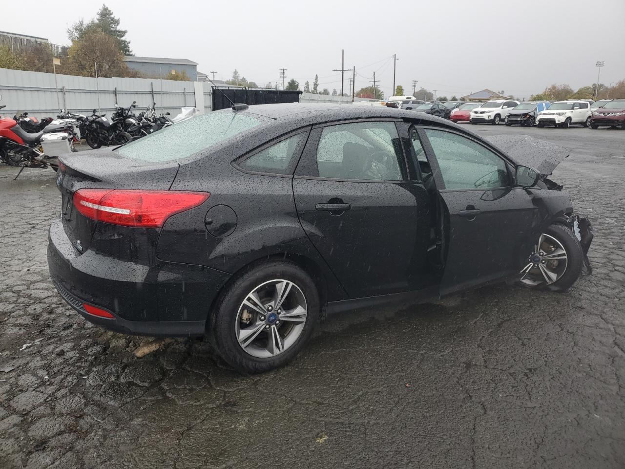 2018 Ford Focus VIN 1FADP3FE9JL249355 Copart auction photo, front end / side damage thumbnail 3