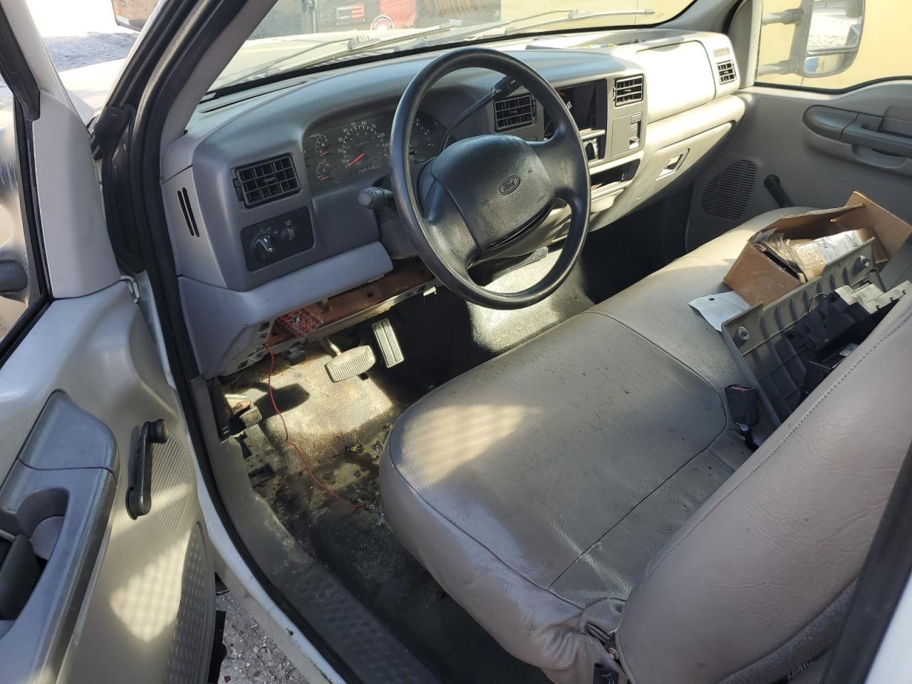 1999 Ford F350 VIN 1FDWF36S6XEA91657 Copart auction photo, water/flood damage thumbnail 8