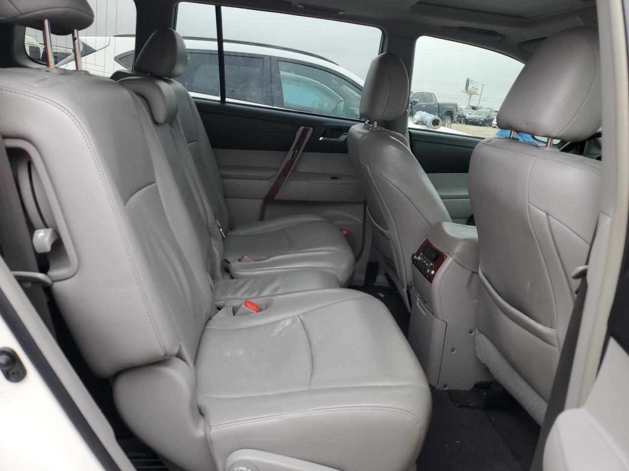 2011 Toyota Highlander VIN 5TDYK3EHXBS047727 Copart auction photo, mechanical / minor dent/scratches damage thumbnail 11