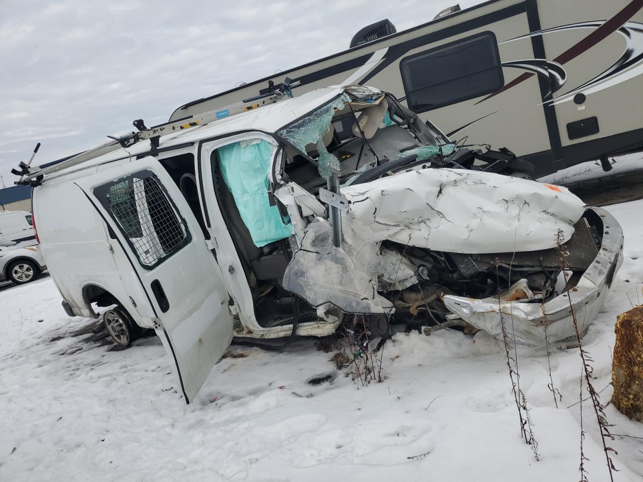 2016 GMC Savana VIN 1GTW7AFF4G1266147 Copart auction photo, front end / side damage thumbnail 4