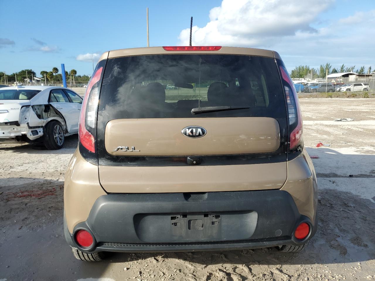 2015 KIA Soul VIN KNDJP3A56F7193590 Copart auction photo, biohazard/chemical / front end damage thumbnail 6
